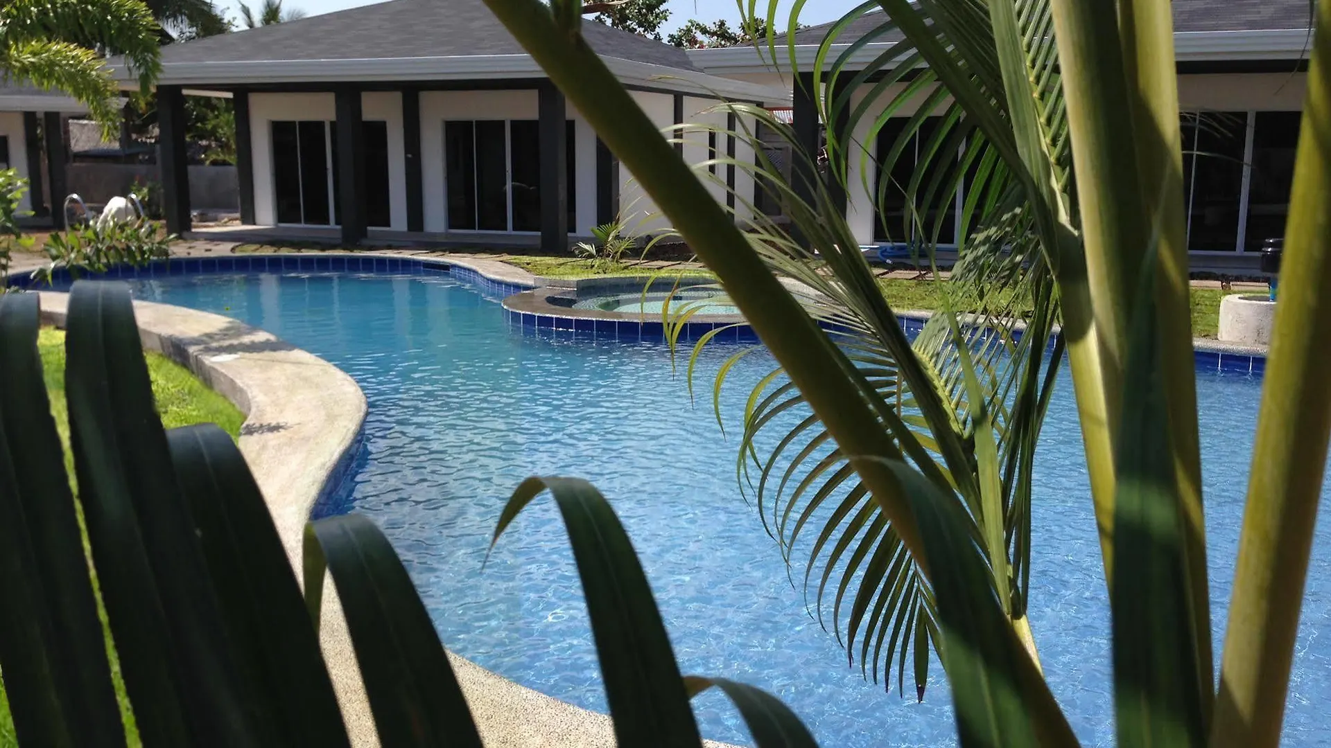 Alona Royal Palm Resort And Restaurant Libaong